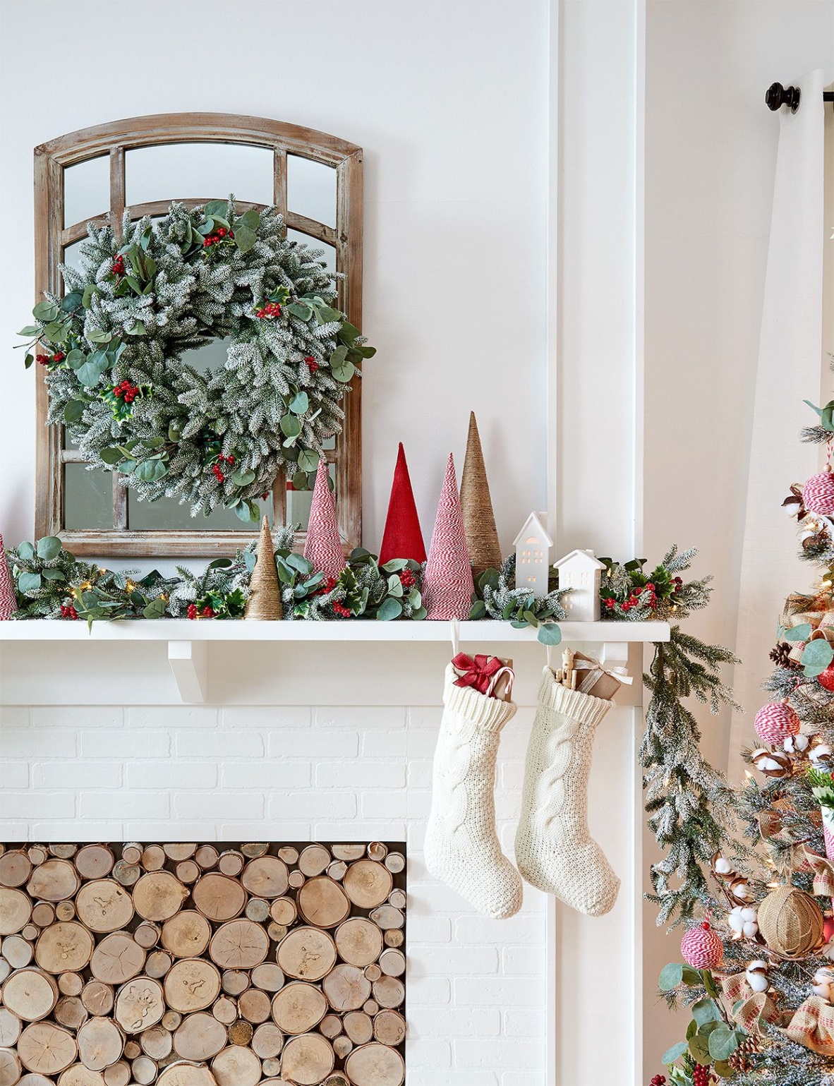 christmas fireplace decoration ideas Niche Utama Home  Creative Christmas Mantel Ideas